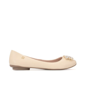 Sapatilha em Couro Bege Manteiga com Pedrarias e Cristais