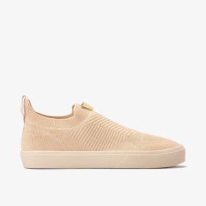 Tênis em Knit com Enfeite