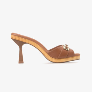 Tamanco Caramelo com Aplicação de Enfeite Boho