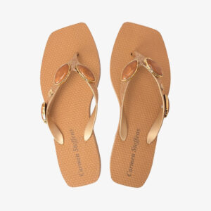 Chinelo com Metais Dourado